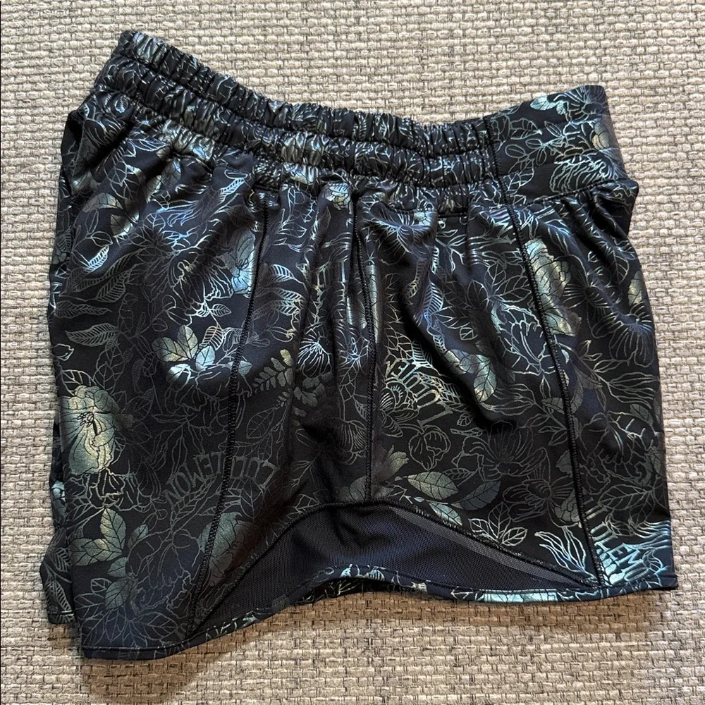 Lululemon Hotty‎ Hot Shorts Low Rise 4” Logo Flourish Black Iridescent Black sz4